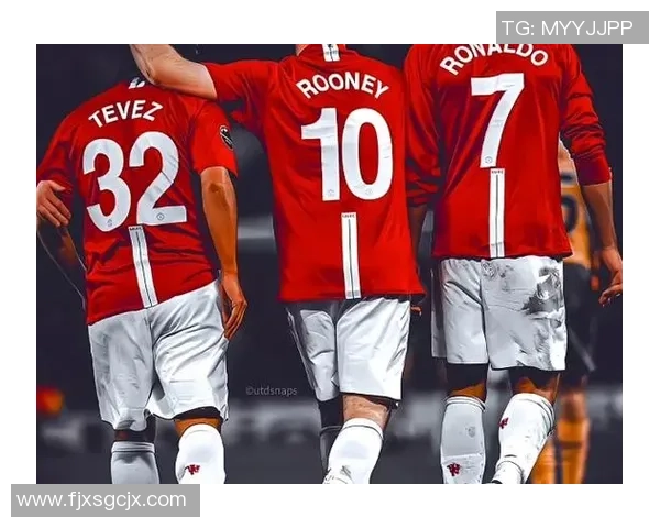 昔日足球巨星同框合影重温辉煌岁月与激情瞬间